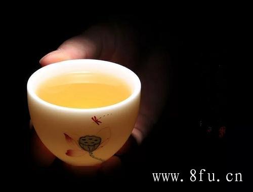 适量饮用白茶，保持健康不是梦！