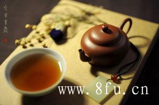 
众所周知，白茶的种类也是极其的多样，种类的不同它的价值功能自然就不同了，当然是肯定有不少的茶友接触过寿眉，寿眉白茶是白茶中的精品，是一种香气浓郁，功效出色的上等茶品，这种茶主要出产于江苏境内，在古代时是专供皇家饮用的贡茶，那功效有哪些呢？相关的介绍如下！
