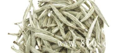
女人如茶，试想茶是万木之心，只有茶这种生于青山，长于幽谷，承受了微雨清露，沐浴了山灵水秀的植物，才能体现女人的风情万种。白茶天生就具有清秀和纯净的特质，是天赐的灵物。女人如茶，女人最似白茶。那女人经常喝白茶好吗？

