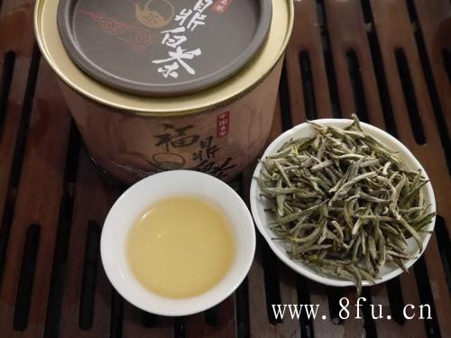 寿眉茶存放的注意事项,白茶的主要品种有白牡丹白毫银针。,寿眉茶存放的注意事项