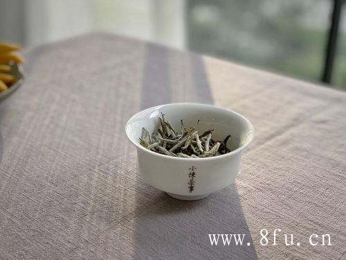 怎样泡福鼎白茶正确,白茶的主要品种有白牡丹白毫银针等。