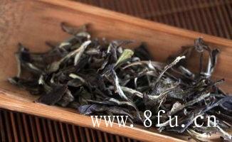 白毫银针玻璃杯泡法
