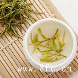 冲泡白茶茶饼可使用较高的温度